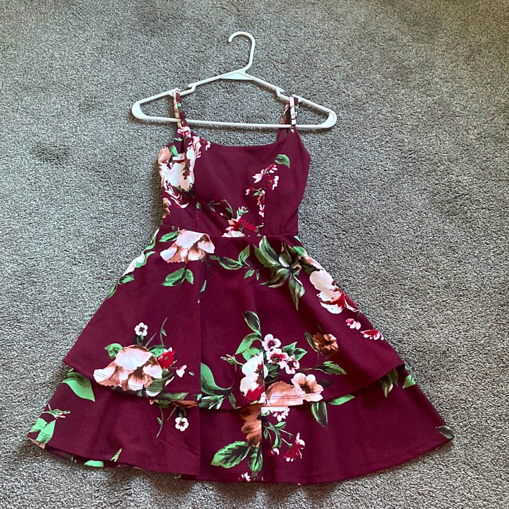 Francesca’s XS burgundy floral homecoming dress